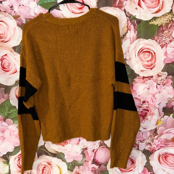 J+L size xs sweater • John + Jenn - Picture 9 of 9